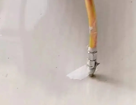 白云鄂博瓷砖空鼓维修公司专业解答在瓷砖铺贴过程中，如果使用的砂料过粗（如全部使用了粗砂），可能会导致以下问题